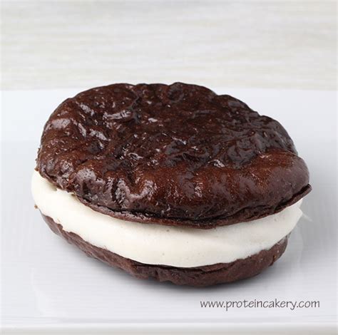 How many protein are in chocolate cream whoopie pie - calories, carbs, nutrition