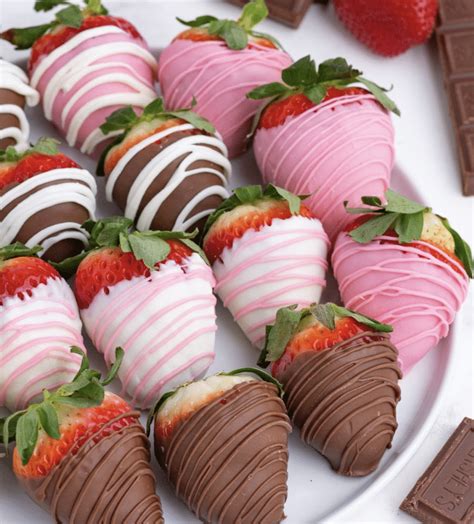 How many protein are in chocolate dipped strawberry - calories, carbs, nutrition