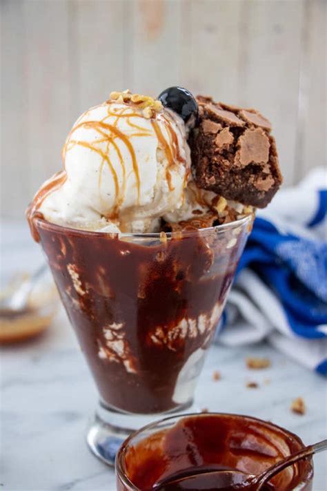 How many protein are in chocolate fudge brownie sundae - calories, carbs, nutrition