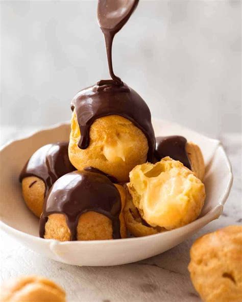 How many protein are in chocolate profiteroles - calories, carbs, nutrition