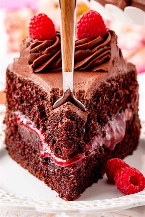 How many protein are in chocolate raspberry cake - calories, carbs, nutrition