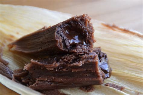 How many protein are in chocolate tamales - calories, carbs, nutrition