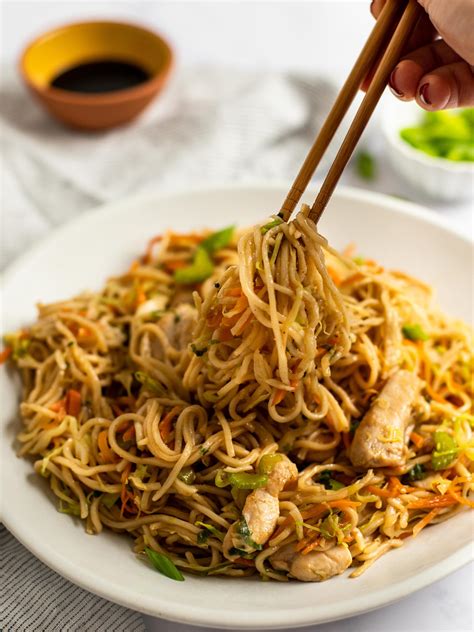 How many protein are in chow mein sauce - calories, carbs, nutrition