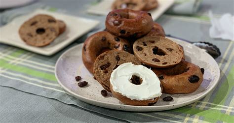 How many protein are in cinnamon raisin bagel (63651.1) - calories, carbs, nutrition