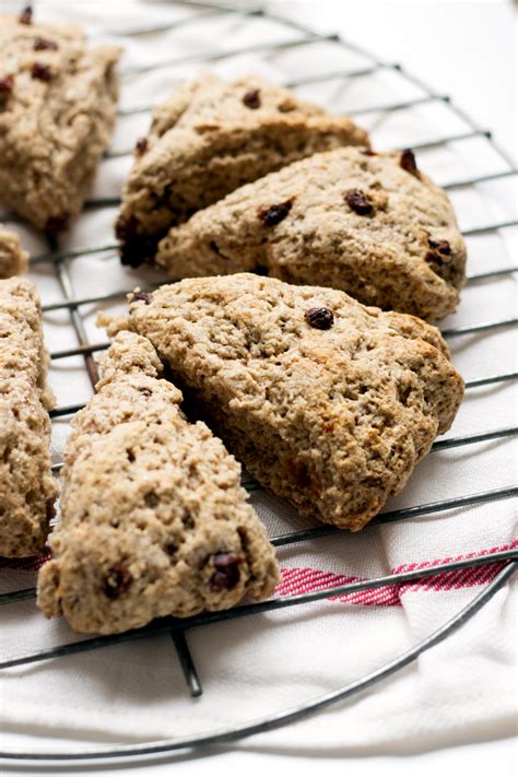 How many protein are in cinnamon scones - calories, carbs, nutrition