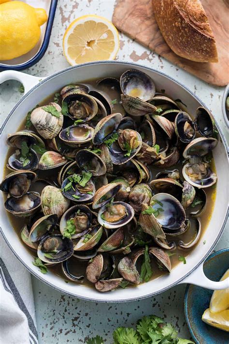 How many protein are in clam broth - calories, carbs, nutrition