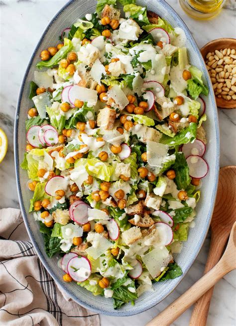 How many protein are in classic caesar entree salad - calories, carbs, nutrition