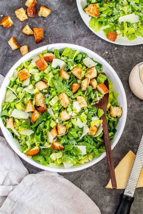 How many protein are in classic caesar salad - calories, carbs, nutrition