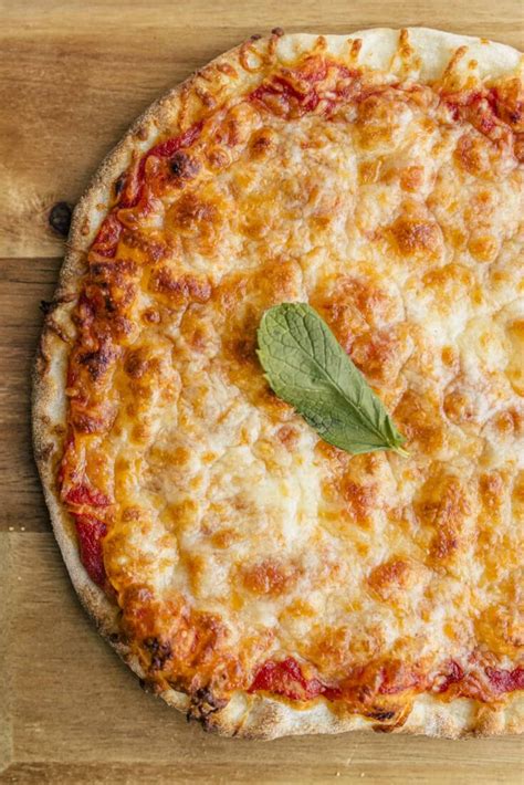 How many protein are in classic cheese pizza - calories, carbs, nutrition