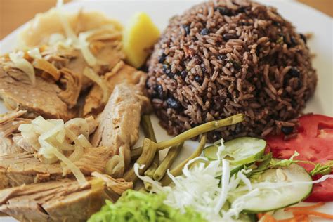 How many protein are in classic cuban - calories, carbs, nutrition