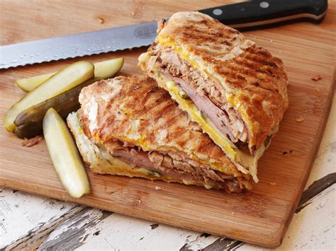 How many protein are in classic cuban panini - calories, carbs, nutrition