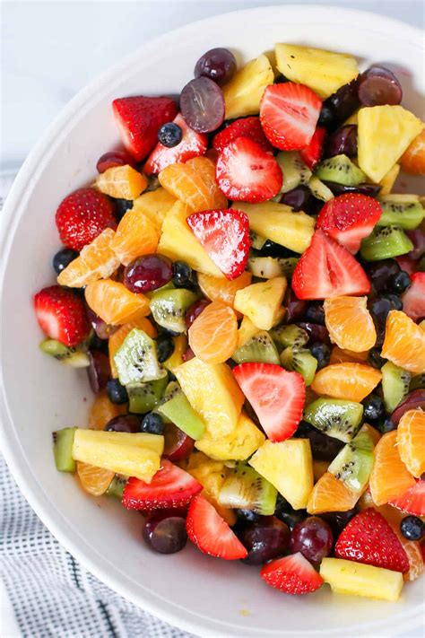 How many protein are in classic fruit salad - calories, carbs, nutrition