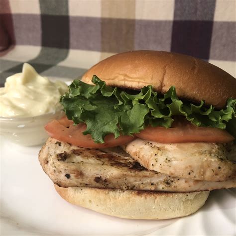 How many protein are in classic grilled chicken sandwich (no mayo) - calories, carbs, nutrition