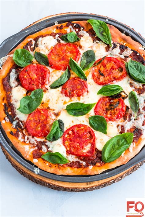 How many protein are in classic margherita pizza (13922.4) - calories, carbs, nutrition