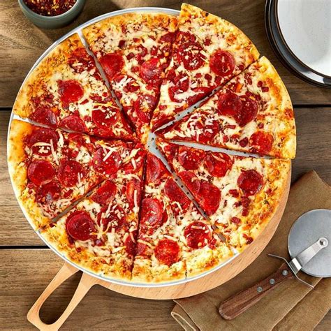 How many protein are in classic pepperoni - calories, carbs, nutrition