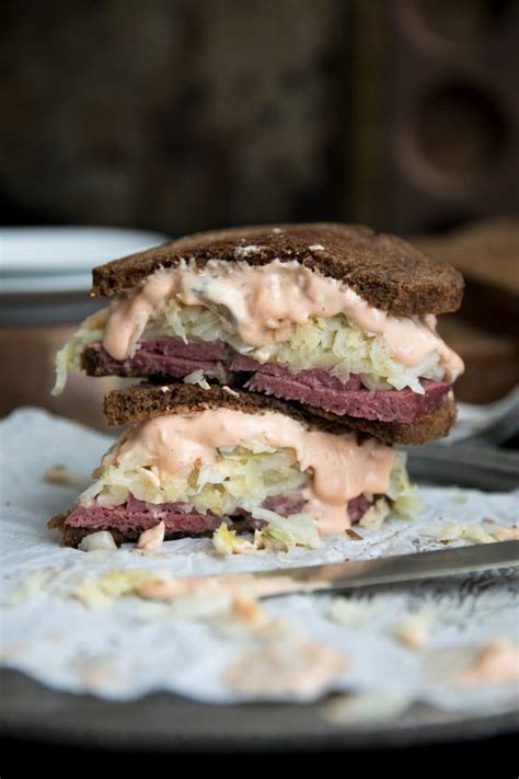 How many protein are in classic reuben sandwich - calories, carbs, nutrition