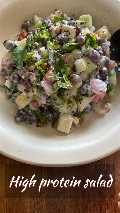 How many protein are in classic salad - calories, carbs, nutrition