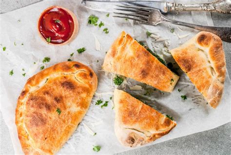 How many protein are in classic spinach calzone - calories, carbs, nutrition