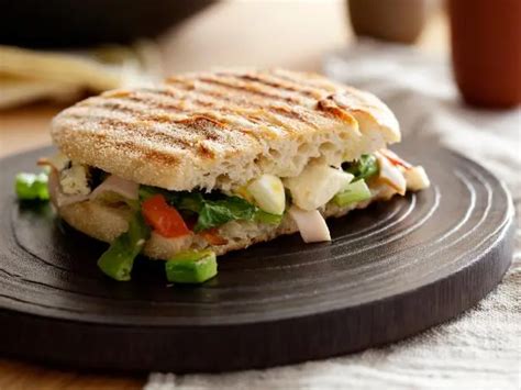 How many protein are in cobb salad panini - calories, carbs, nutrition