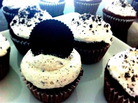 How many protein are in cookies and cream cupcake - calories, carbs, nutrition