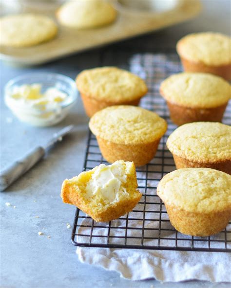 How many protein are in corn muffins, traditional - calories, carbs, nutrition