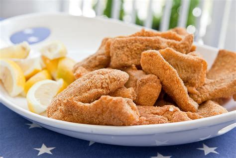 How many protein are in cornmeal-crusted catfish - calories, carbs, nutrition