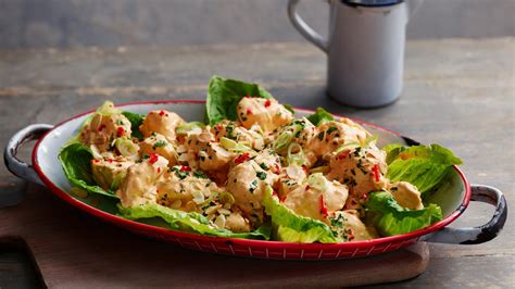 How many protein are in coronation chicken, baby spinach and mixed onions on rosemary bread - calories, carbs, nutrition