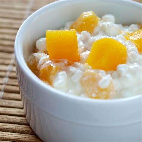 How many protein are in cottage cheese with fresh fruit - calories, carbs, nutrition