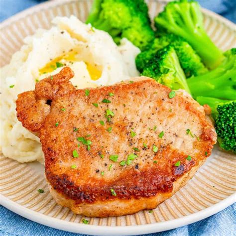 How many protein are in country fried pork chops - calories, carbs, nutrition