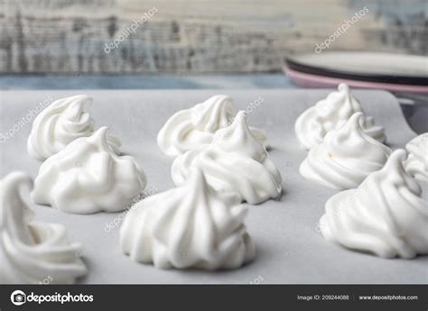 How many protein are in cream meringues - calories, carbs, nutrition