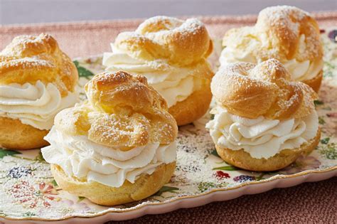 How many protein are in cream puff with custard - calories, carbs, nutrition