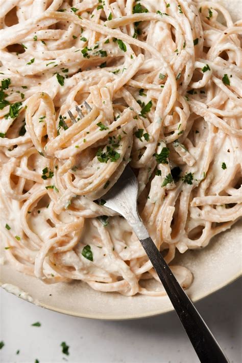 How many protein are in creamy alfredo sauce - calories, carbs, nutrition