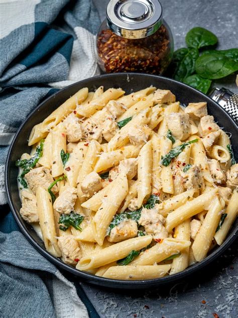 How many protein are in creamy chicken pasta - calories, carbs, nutrition