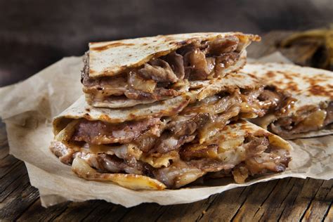 How many protein are in crisol quesadilla carne de cerdo 3 ea - calories, carbs, nutrition