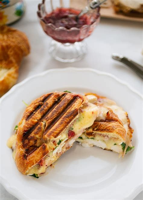 How many protein are in croissant panini - calories, carbs, nutrition