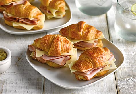 How many protein are in croissant sandwiches - ham & cheese - calories, carbs, nutrition