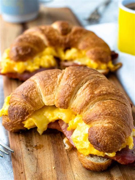 How many protein are in croissant with eggs, cheese & sausage - calories, carbs, nutrition