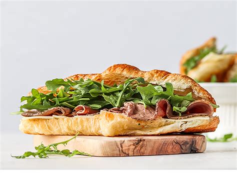 How many protein are in croissant with roast beef cheddar - calories, carbs, nutrition