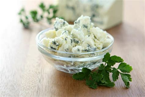 How many protein are in crumbled blue cheese - calories, carbs, nutrition