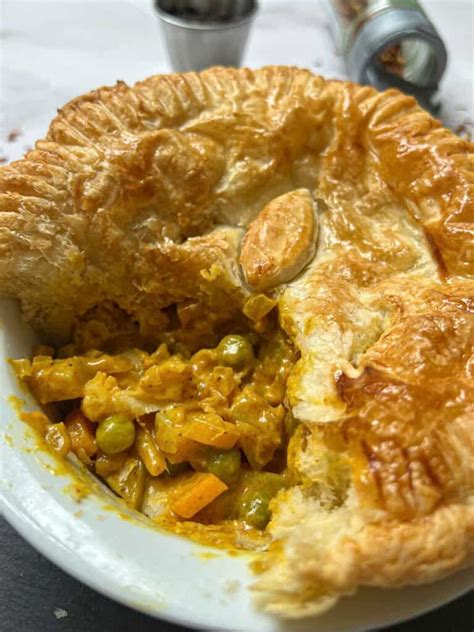 How many protein are in curry vegetable pie - calories, carbs, nutrition