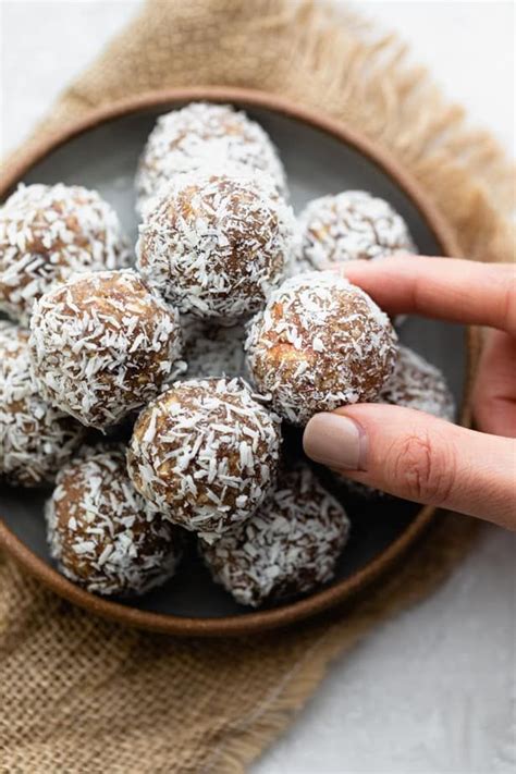 How many protein are in date nut coconut roll - calories, carbs, nutrition