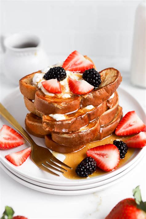 How many protein are in deluxe french toast - calories, carbs, nutrition