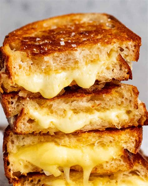 How many protein are in deluxe grilled cheese - calories, carbs, nutrition