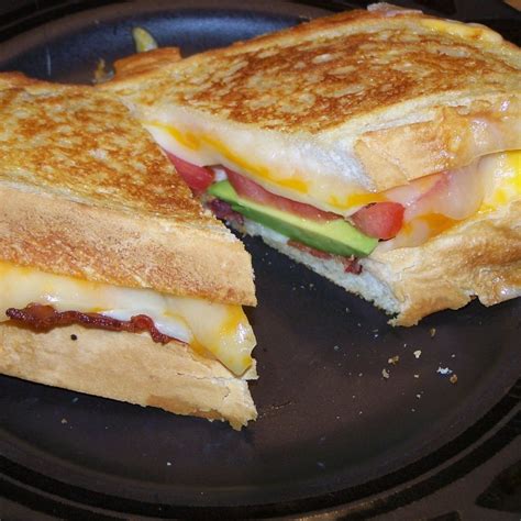 How many protein are in deluxe grilled cheese with french fries - calories, carbs, nutrition