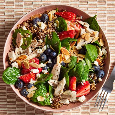 How many protein are in dijon chicken and berry spinach salad - calories, carbs, nutrition