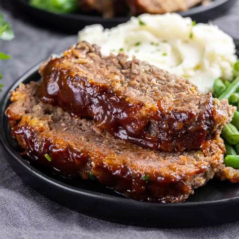 How many protein are in easy meatloaf - calories, carbs, nutrition