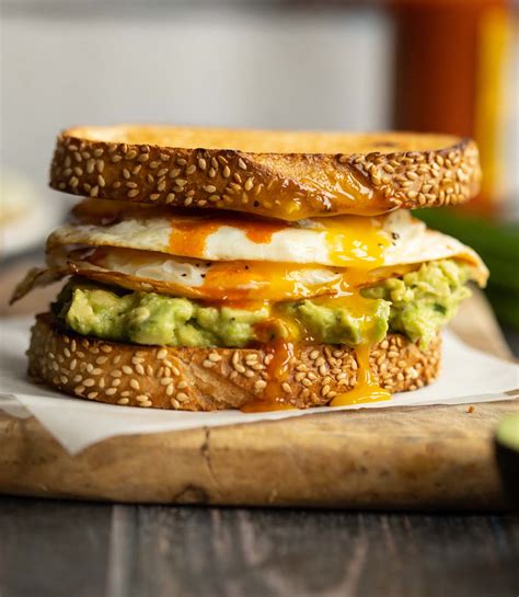 How many protein are in egg and avocado sandwich - calories, carbs, nutrition