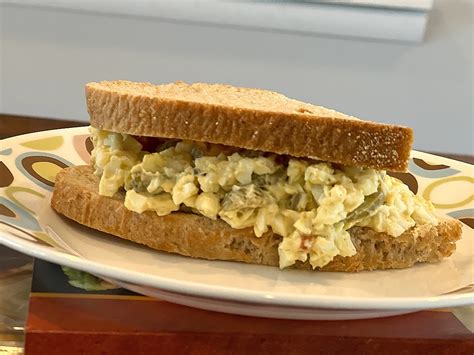 How many protein are in egg olive sandwich (low sodium) - calories, carbs, nutrition