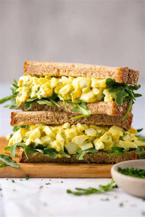 How many protein are in egg salad sandwich, on white roll - calories, carbs, nutrition