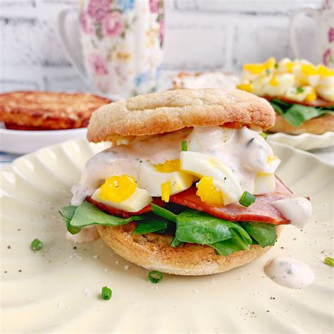 How many protein are in eggs benedict sandwich - calories, carbs, nutrition